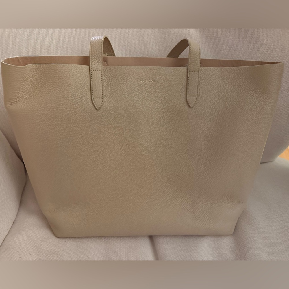 Cuyana Cream Leather Tote w leather organizer